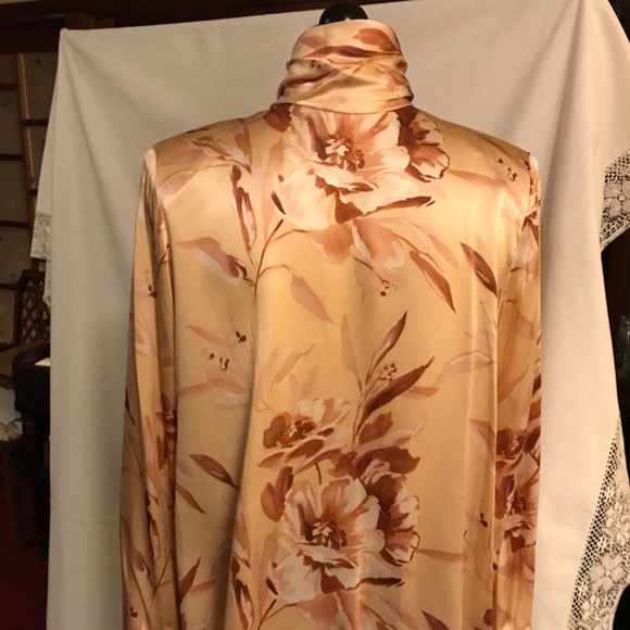 Doncaster long sleeve silk blouse, pale pink with dusty rose floral deign, size6 - Picture 6 of 8